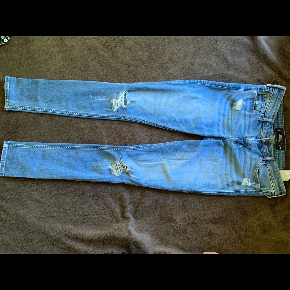 Hollister ripped jeans size 5